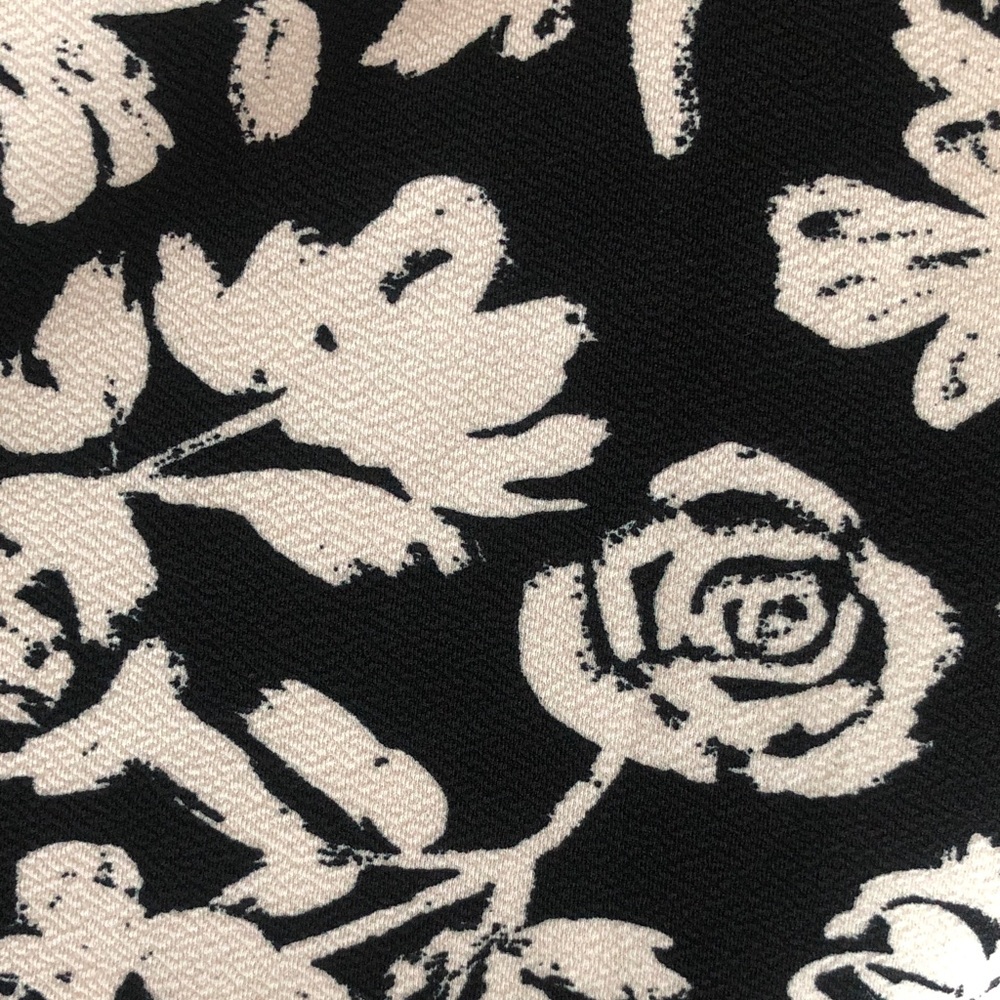 LuLaRoe size 2xl Cassie black floral pattern pencil skirt - Picture 2 of 3